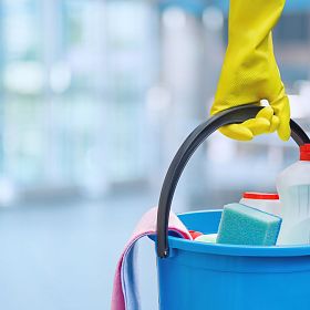 Reinigungsfachkraft_c AdobeStock_502464084