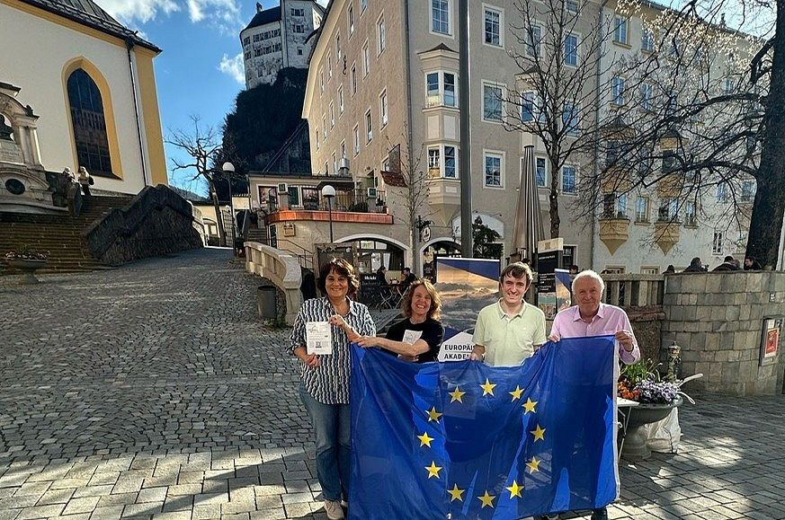 Bild vor Festung_DrNataschaZeitelBank_DaveKock_MiriamLeunissen_EngelbertHopf