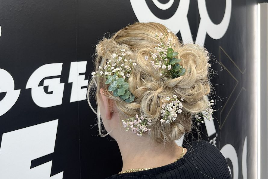 (c)Hairlodge