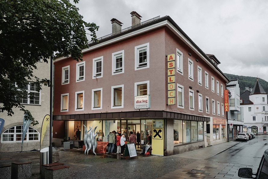 Kufstein-Bildhauersymposium-Galerie-Dialog-Spurwechsel-Copyright_TVB_Kufsteinerland_Thorben_Jureczko-33-scaled