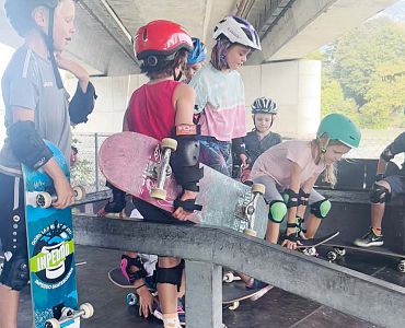 Skateboarden mit den Bones