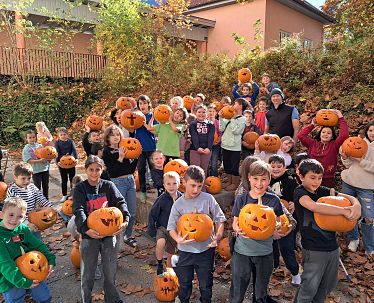 20251029_Kufstein_Ferienexpress_Kürbisschnitzen