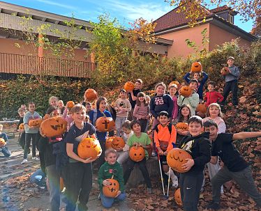 20251029_Kufstein_Ferienexpress_Kürbisschnitzen