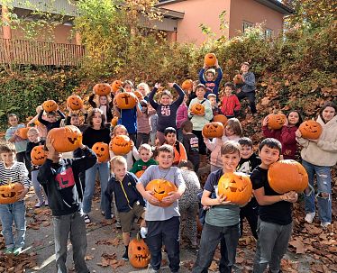 20251029_Kufstein_Ferienexpress_Kürbisschnitzen