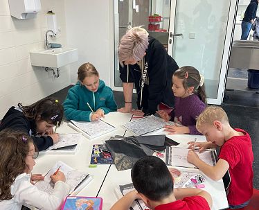 2026_Kufstein_Ferienexpress_Semesterferien_Uhren basteln_c Vielfalt GmbH