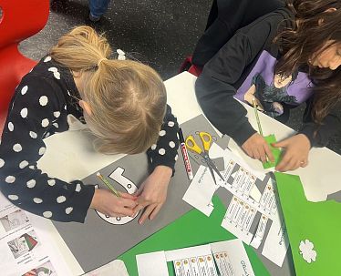 31.12.2025 Glücksbringer basteln 1