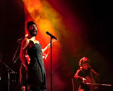 slim-conchita-sings-the-classics-1