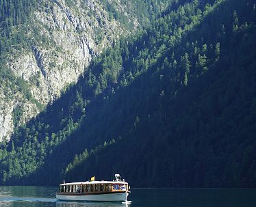 slim-elektromotorboot-am-koenigssee