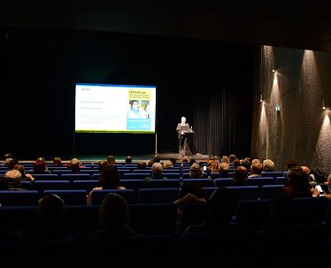 Zahlreiche Interessierte informierten sich über die geplante Hilfsaktion und wie sie
persönlich einen Teil dazu beitragen können.