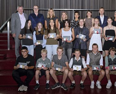slim-kinder-jugend-beste-schuler-sportmittelschulefoto-karg