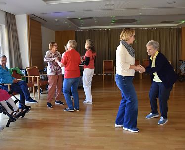 slim-stadtgeschehen-altenwohnheime-freiwilligensuchestandortmarketing-kleinheinz-0955