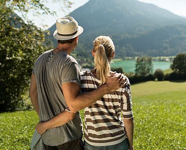 slim-web-paar-aussicht-auf-thiersee-geniessentvbkufsteinerland