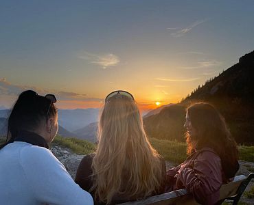 Das Ferienexpress-Team beim Überlegen und Besprechen, wie sie den nächsten Ferienexpress so schön wie möglich für die Kinder gestalten können.